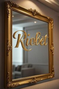 riobet зеркало с золотистой отделкой
